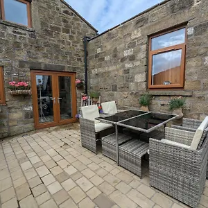 Cozy Close To Haworth Sleeps 2 With Garden Keighley